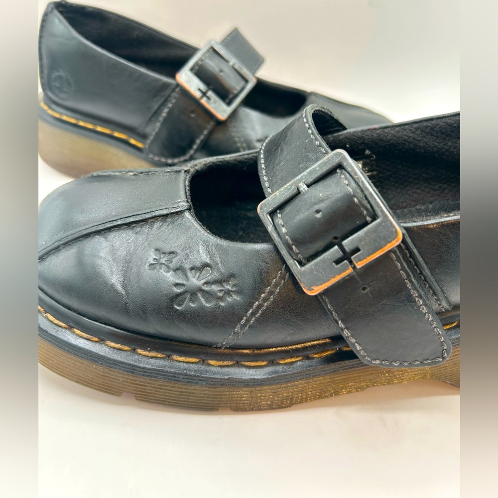 RARE Vtg Dr. Martens Women's 8
Black Leather Daisy Flower Shoes
Chunky Mary Jane - Picture 11 of 17